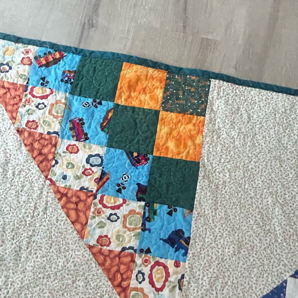 Handmade Pinwheel Patchwork Quilt - Cream with Multicolor Accents - Picture 9 of 9